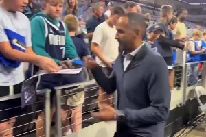 哈登：好好好！你們都來演我是吧？！